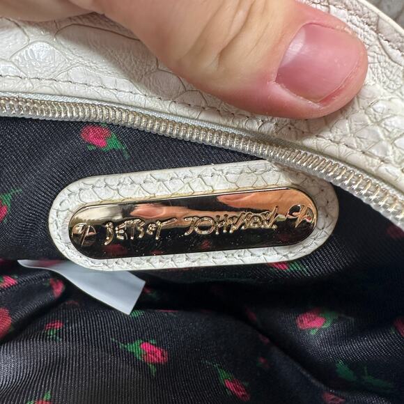 Betsey Johnson XOX KITSCH FISHY Crossbody Angel - Picture 4 of 13